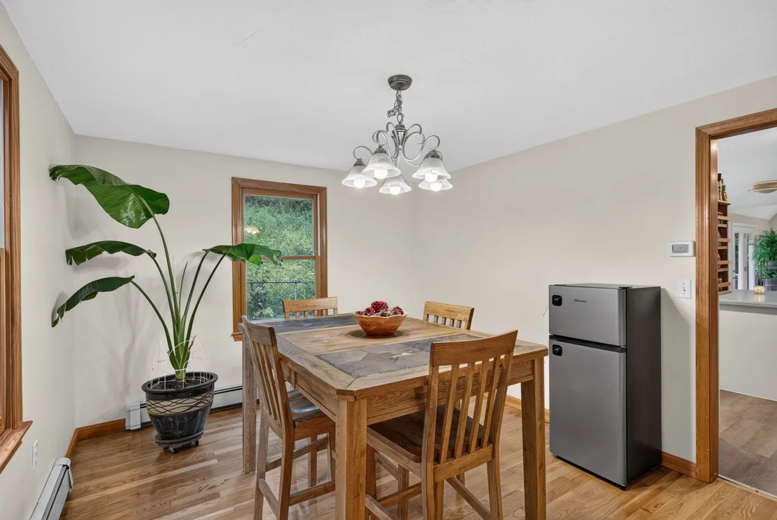Photo of 10 Fairway Dr