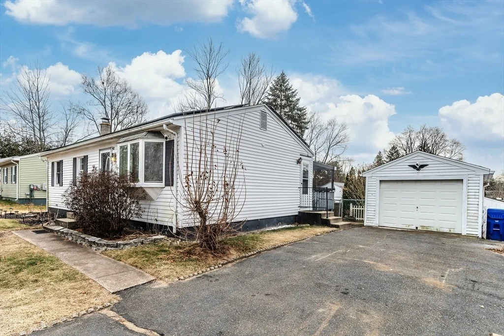 Photo of 28 Birch Glen Rd