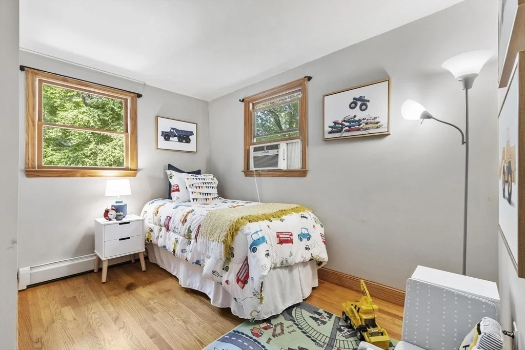 Photo of 215 Middle Rd