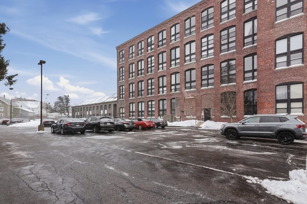Photo of Unit 310 at 33 Maplewood Avenue