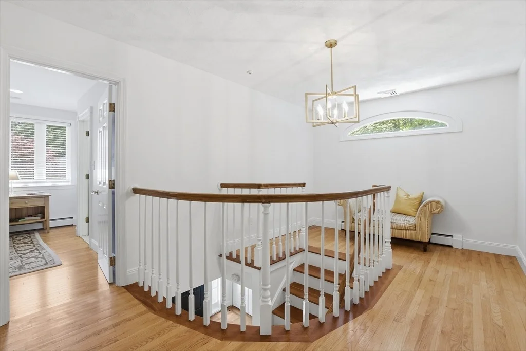 Photo of 25 Revolutionary Rd