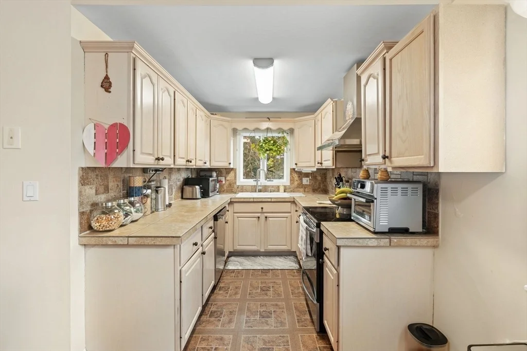 Photo of 48R Tappan Pl