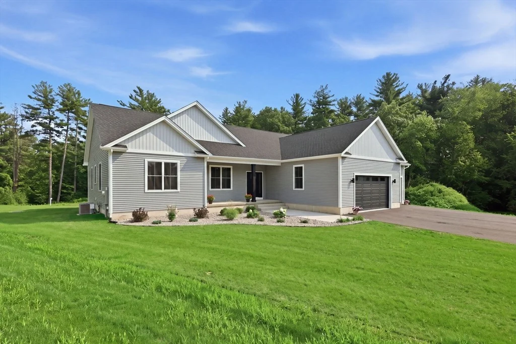 Photo of 17 Silvergrass Ln