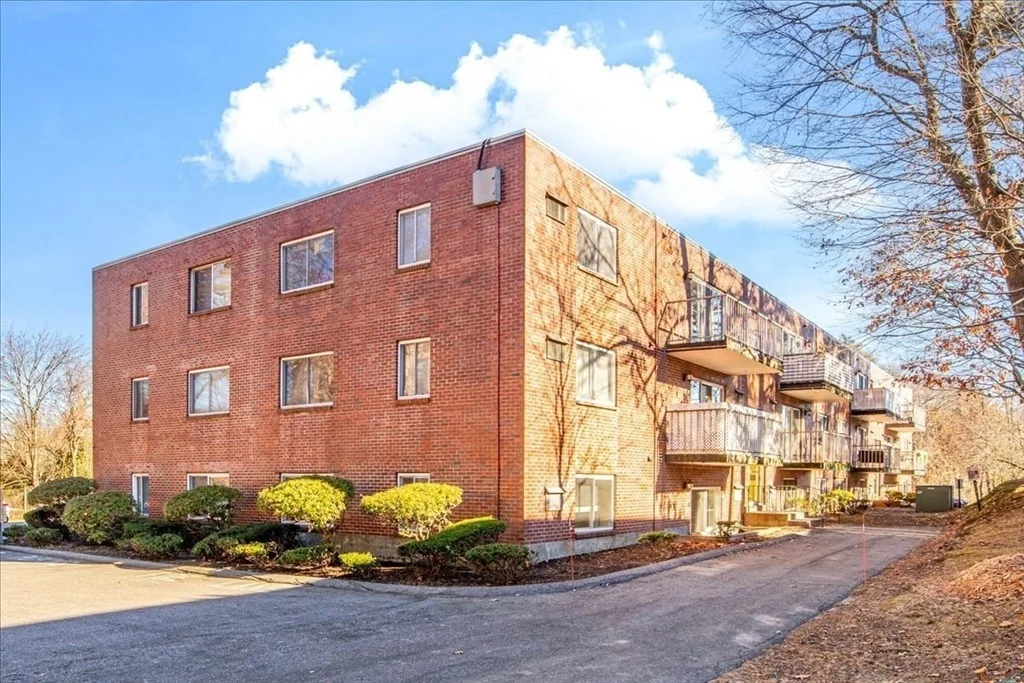 Photo of Unit A14 at 31 Hamlin