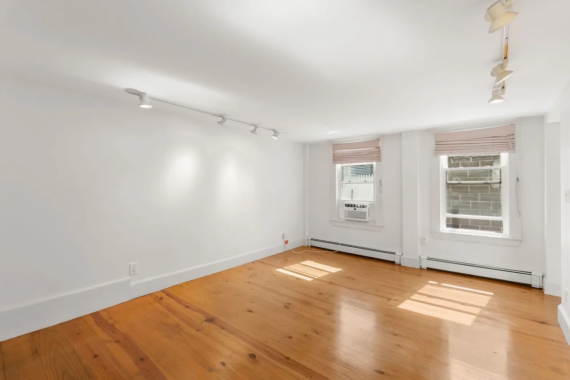 Photo of 8 Lewis Court