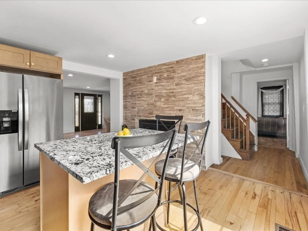 Photo of 555 Webster St.