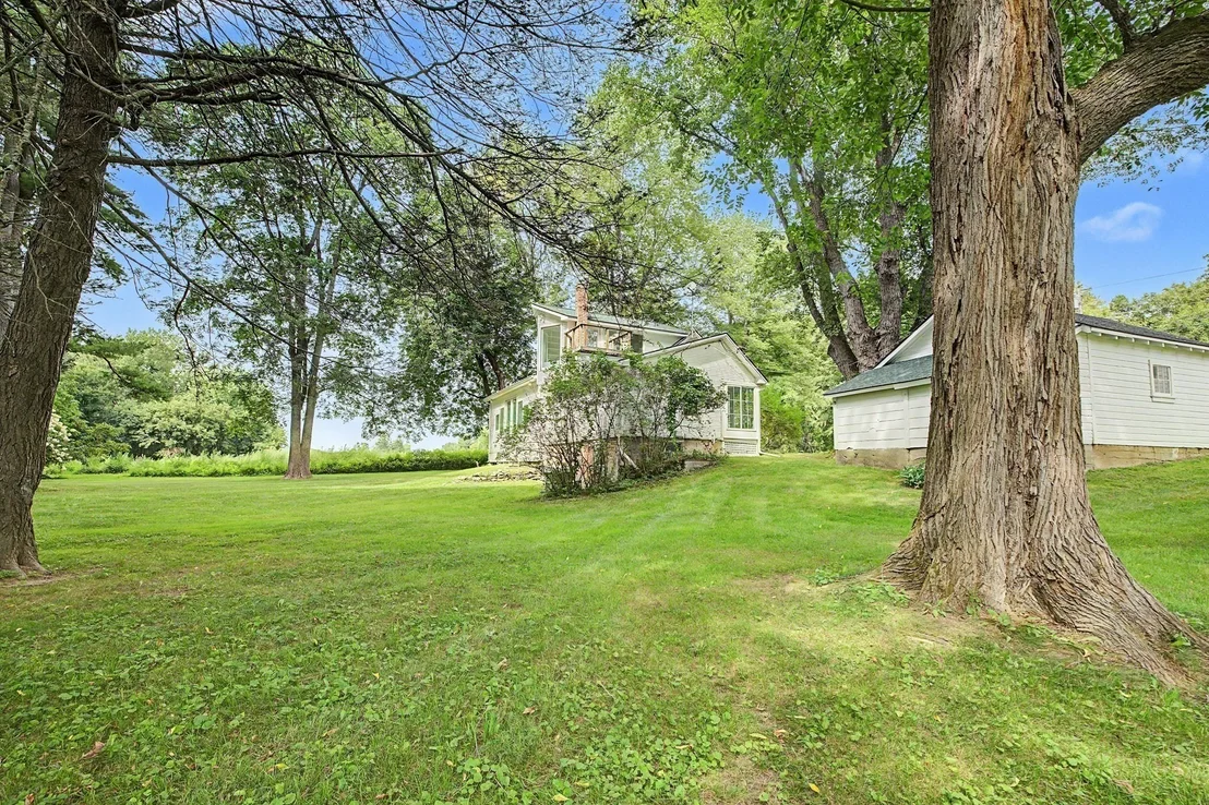 Photo of 293 Meadow Rd