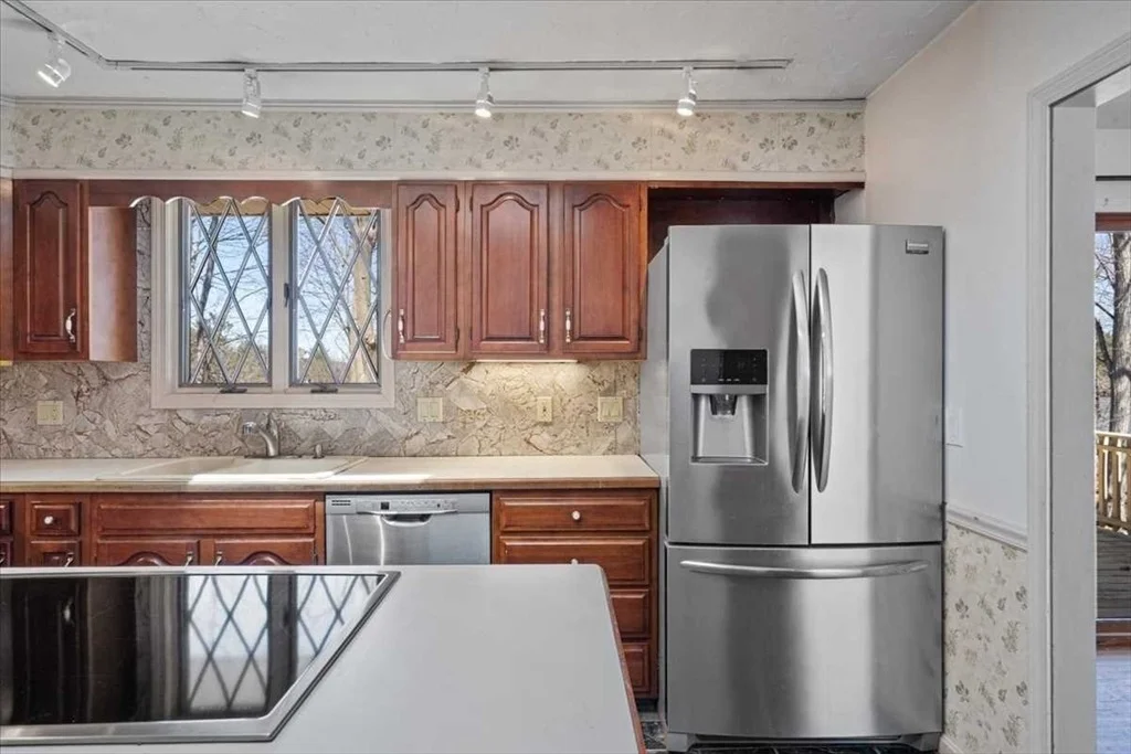 Photo of 77 Zenith Dr