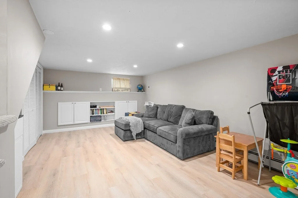 Photo of 67 Greenleaf Cir