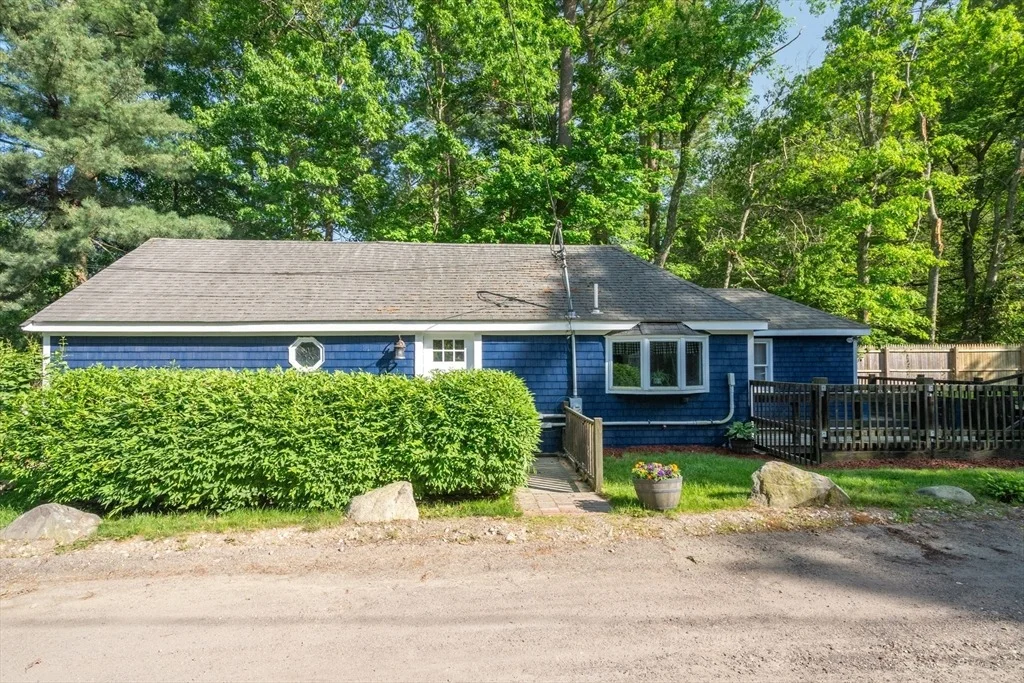 Photo of 254 Lakeside Road