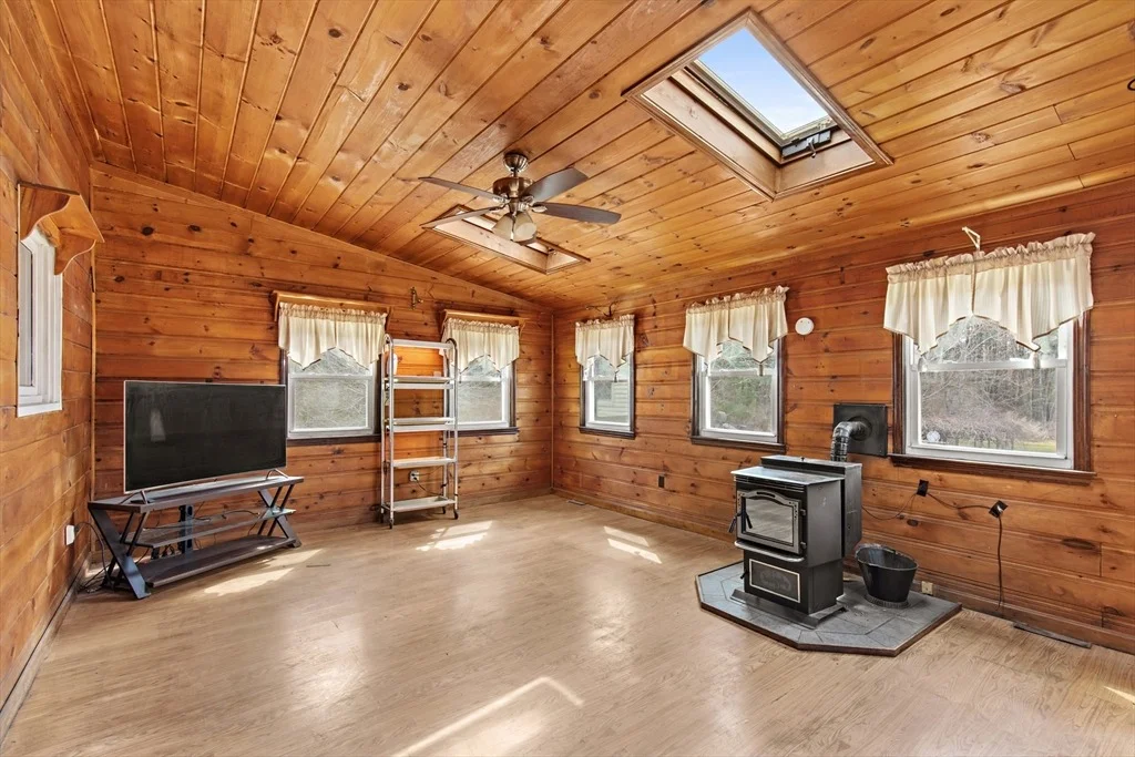 Photo of 11 Winnetuxet Rd
