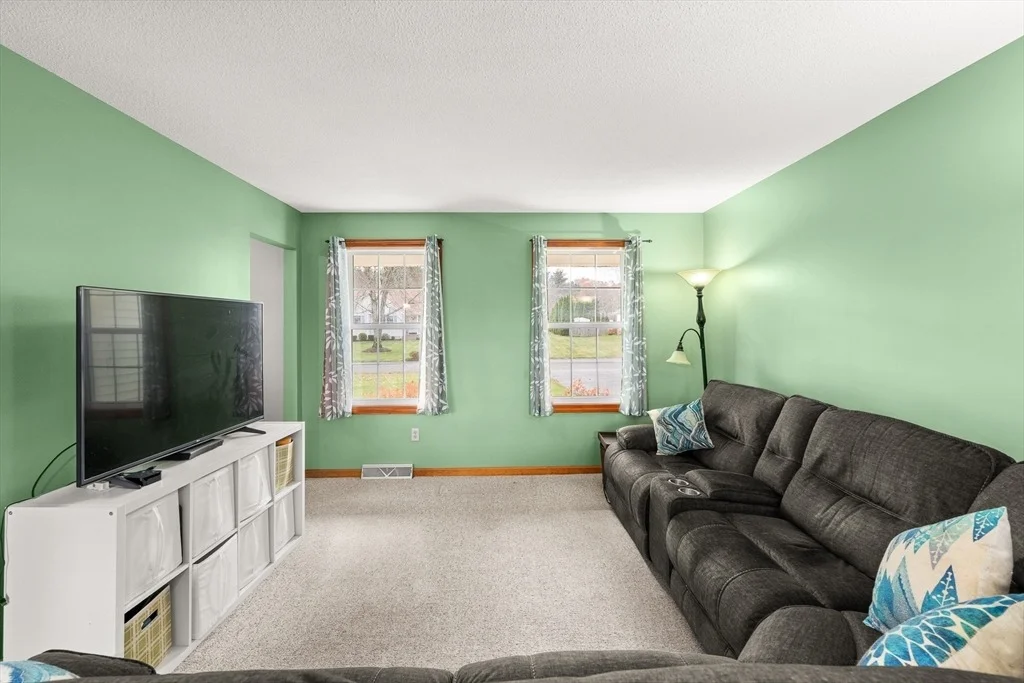 Photo of 4 Laurel Dr