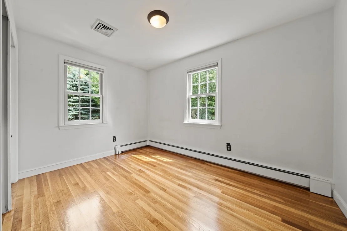 Photo of 102 Oak Ridge Drive