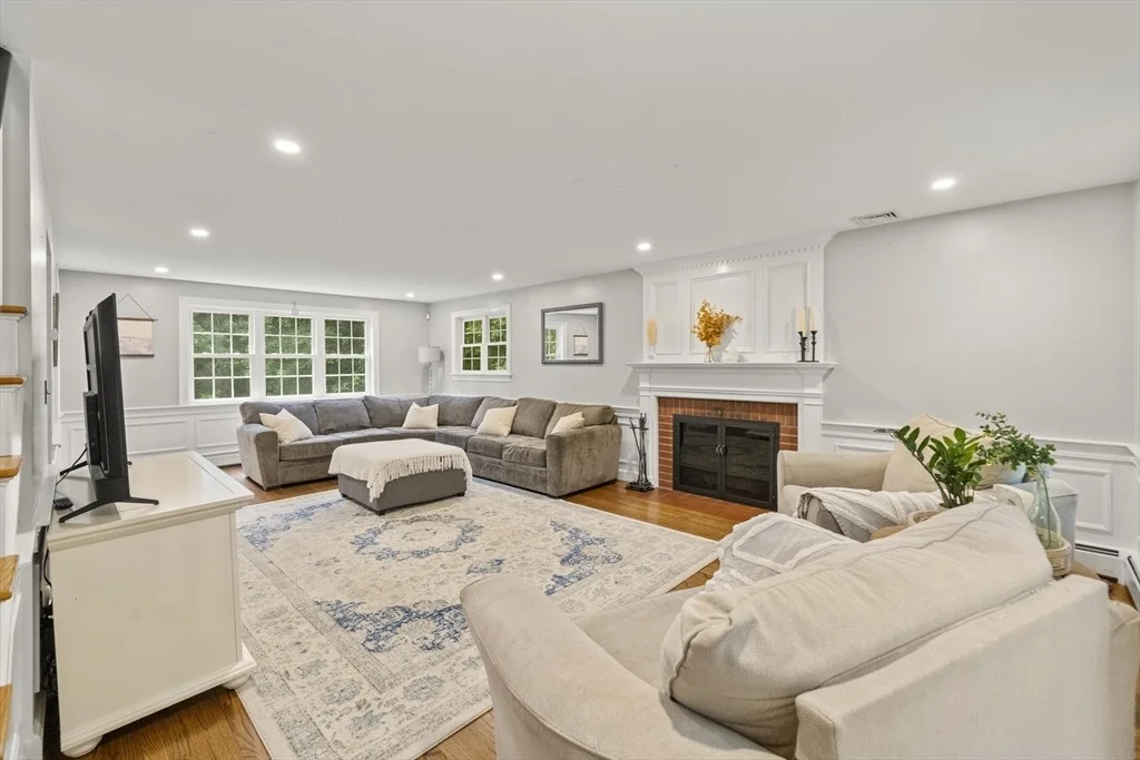 Photo of 595 Forest St