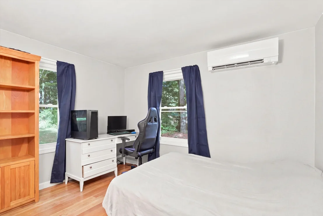 Photo of 900 Clark St