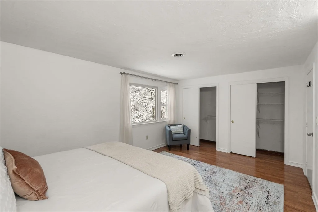 Photo of Unit 1 at 1 Beth Cir