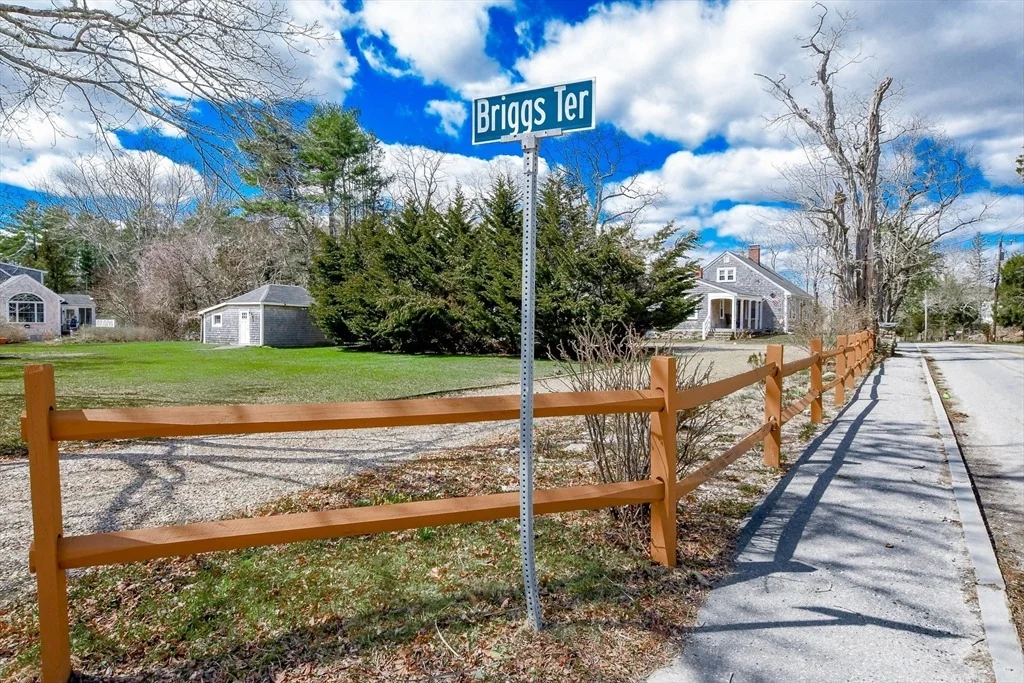 Photo of 586-B Front Street/Briggs Ter.