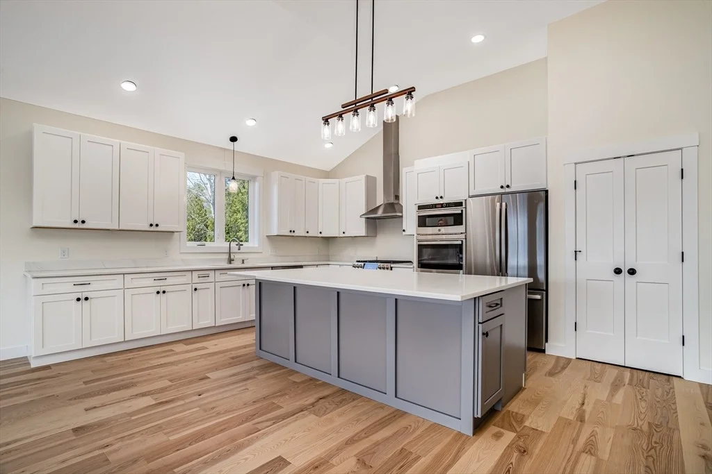 Photo of 74 Lakeshore Dr