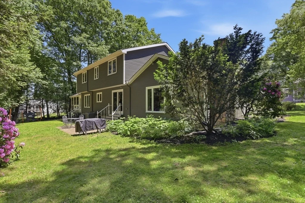 Photo of 25 Revolutionary Rd