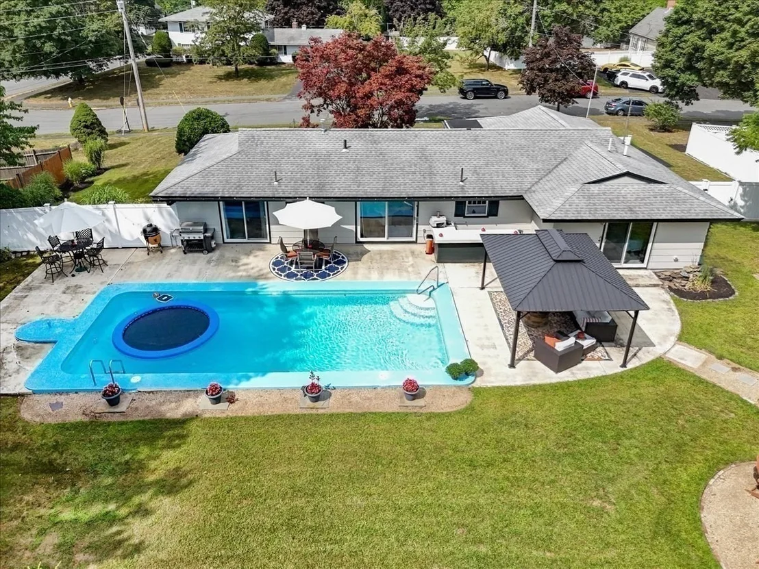 Photo of 9 Algonquin Road