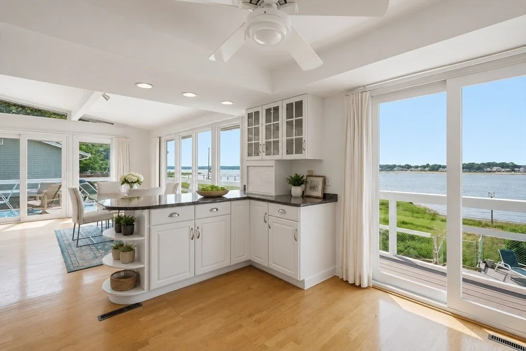Photo of 79 Edgewater Dr