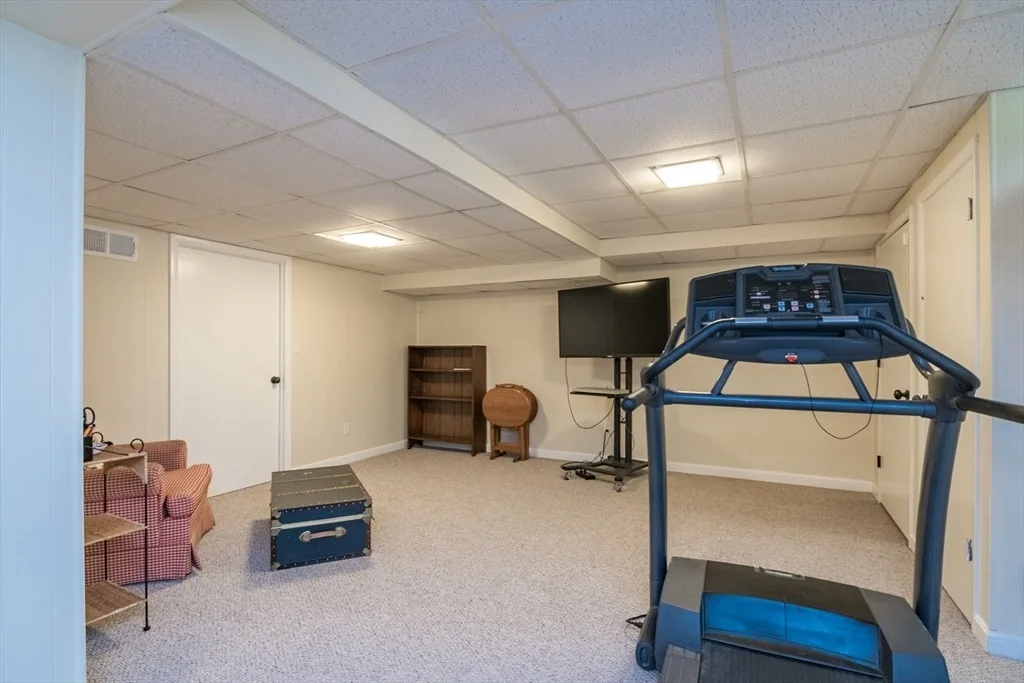Photo of 42 Elizabeth Cir