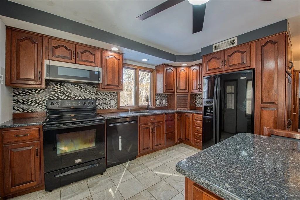 Photo of 27 Pinecrest Dr