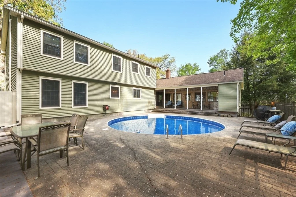 Photo of 2 Cedar Oak Dr
