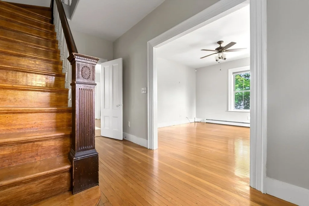 Photo of 868 Main St