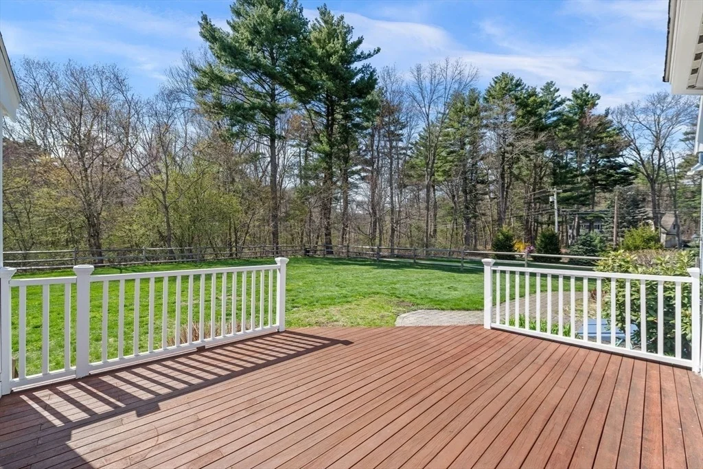 Photo of 102 River Rd