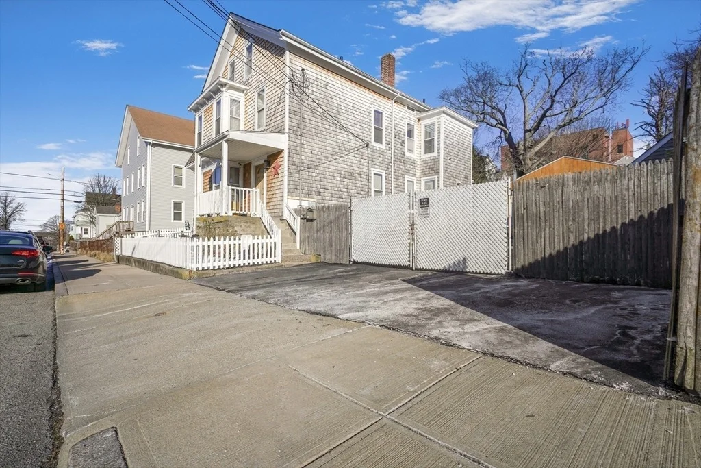 Photo of 107 Danforth