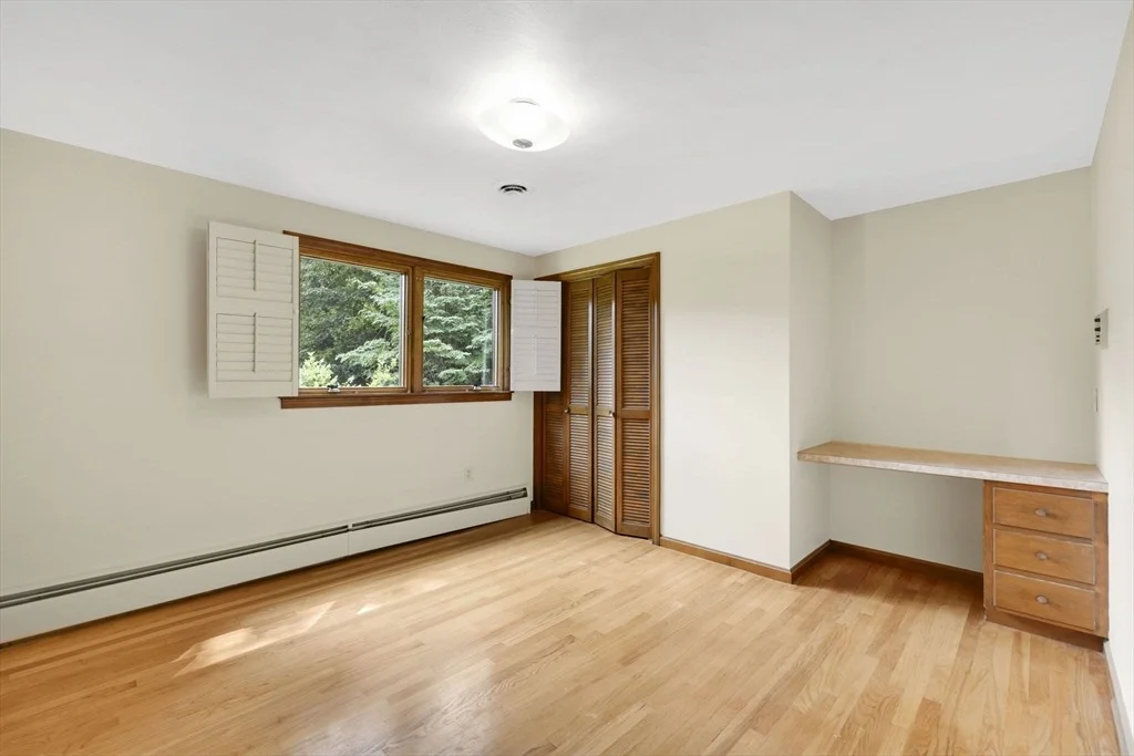Photo of 8 Fox Hill Dr