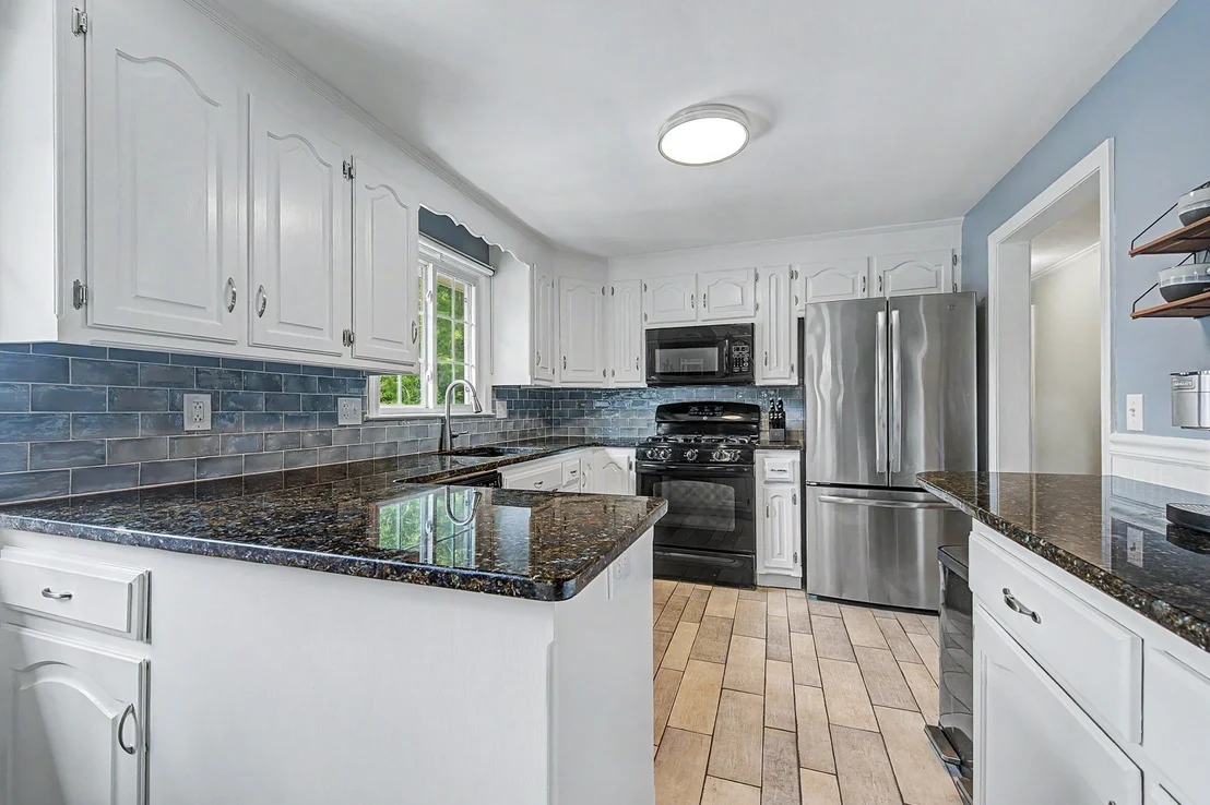 Photo of 592 Pond St