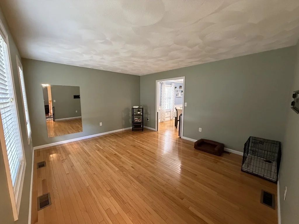 Photo of 25 Winston Cir