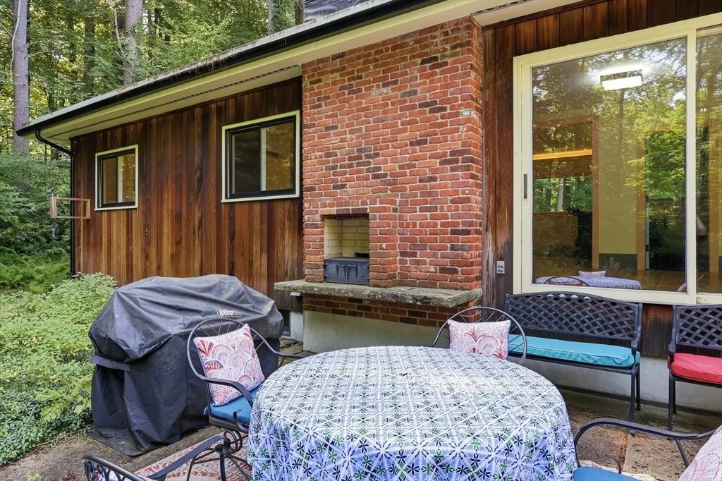 Photo of 131 Warren Ave