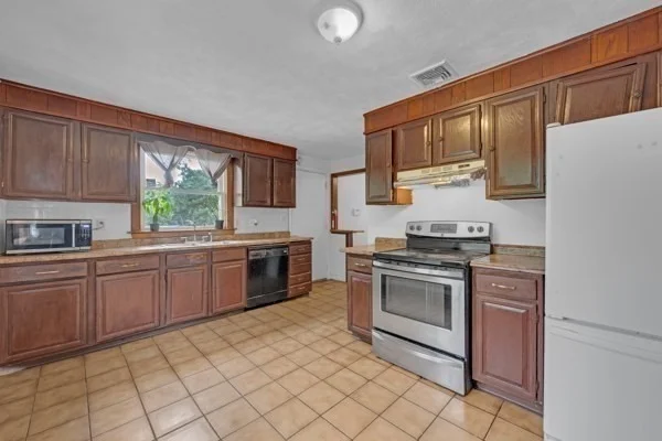 Photo of 21 N Steele St