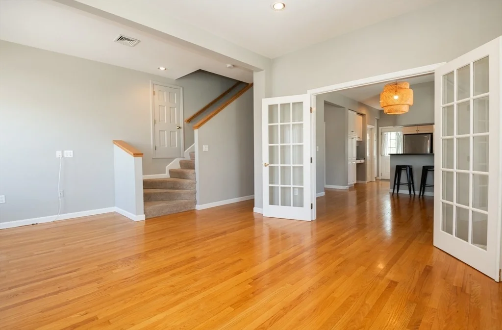 Photo of Unit 3 at 6-8 Devon Avenue