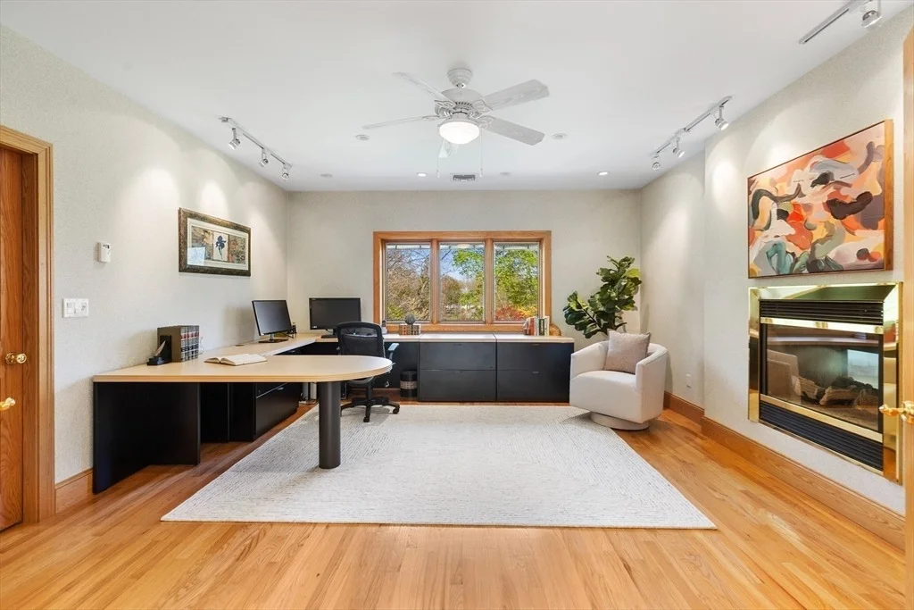 Photo of 16 Solomon Pierce Rd