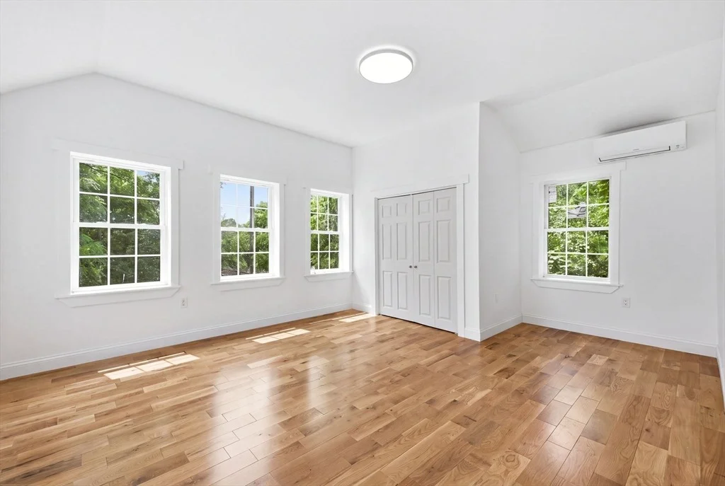 Photo of 26 Parallel St