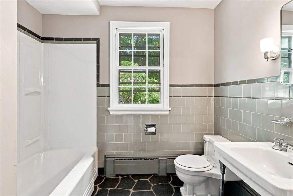 Photo of 92 Oak Hollow Rd