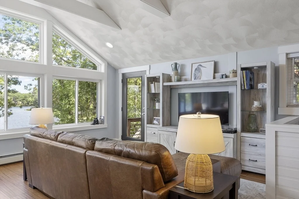 Photo of 91 Lakeshore Drive