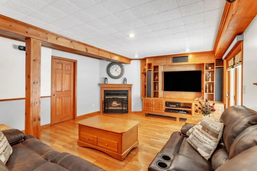 Photo of 11 Crystal Dr
