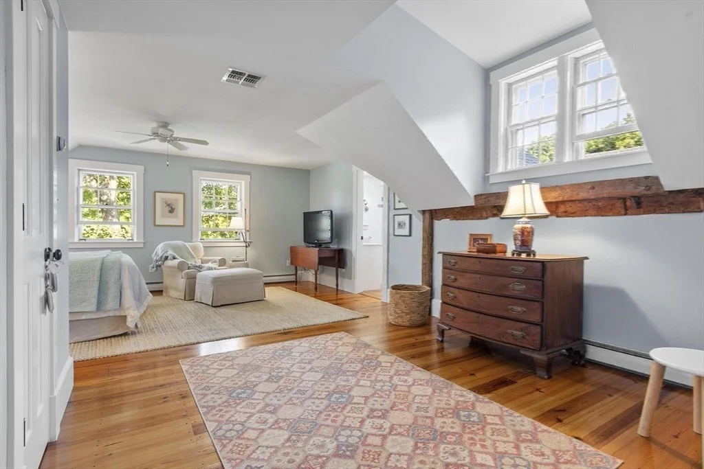 Photo of 827 Hill Rd
