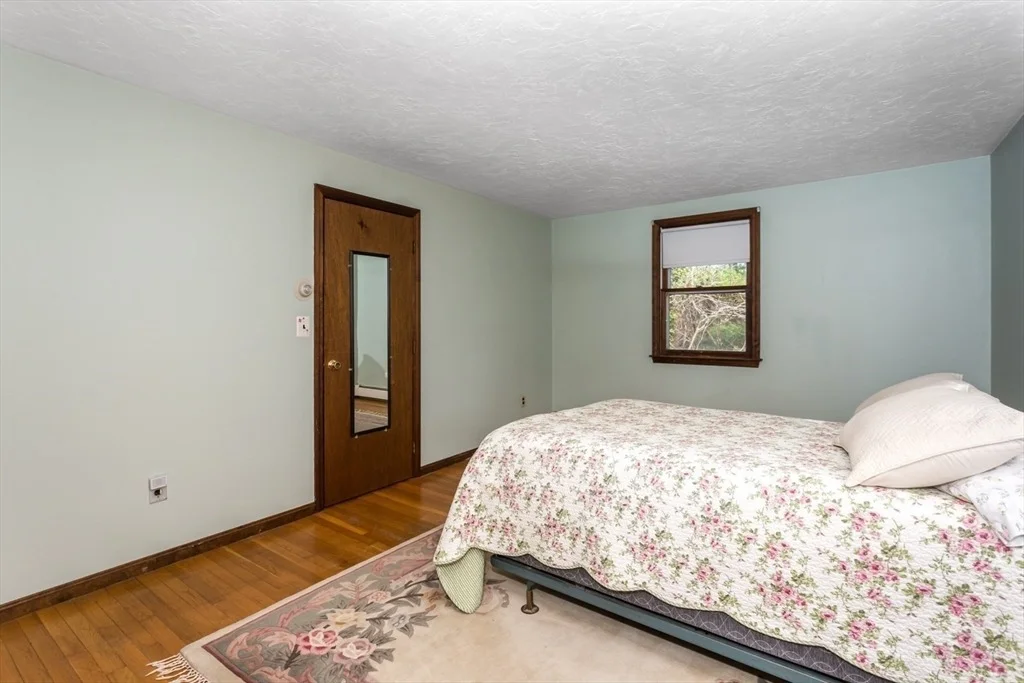 Photo of 955 Summer Street