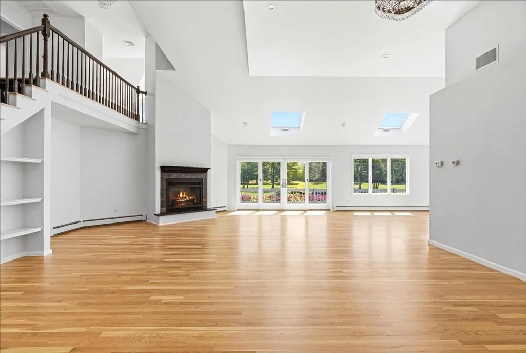 Photo of 139 Fairway Dr