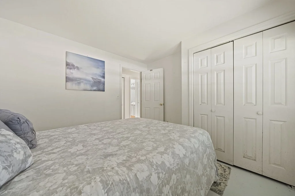 Photo of 16 Lexington Dr