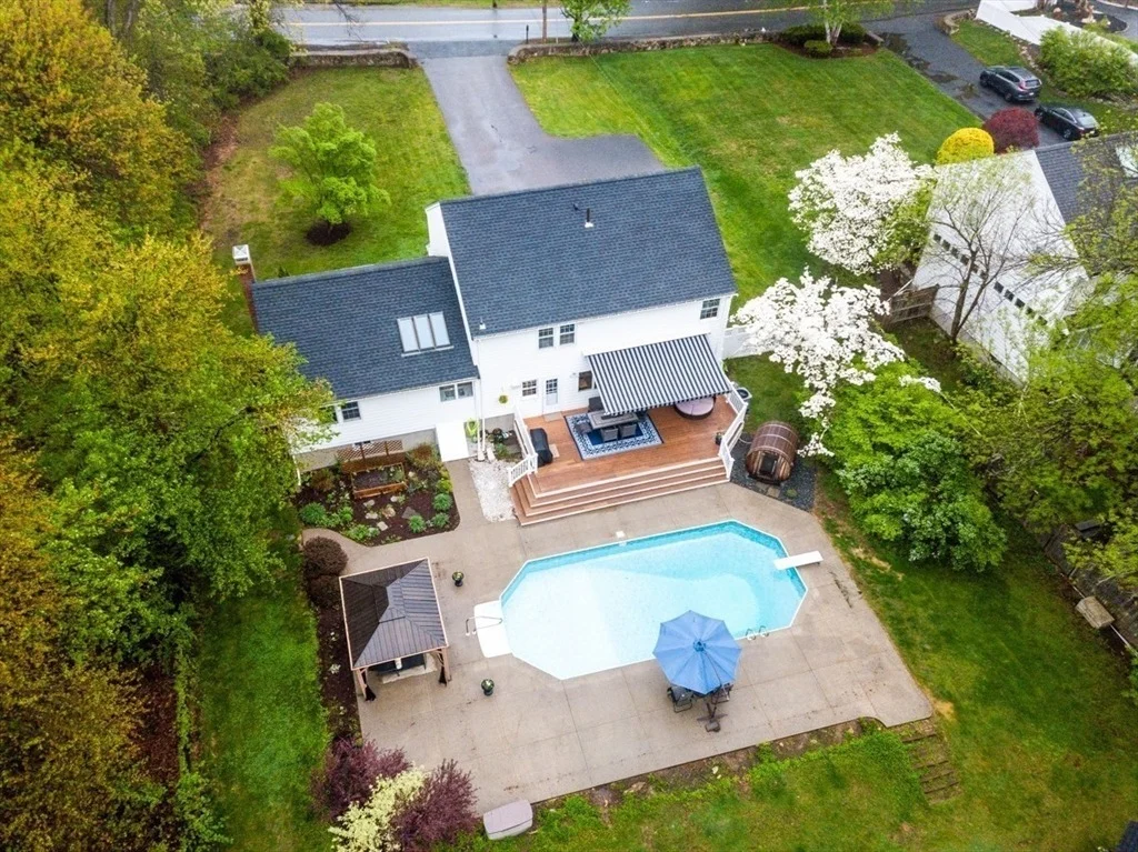 Photo of 732 Salem End Rd