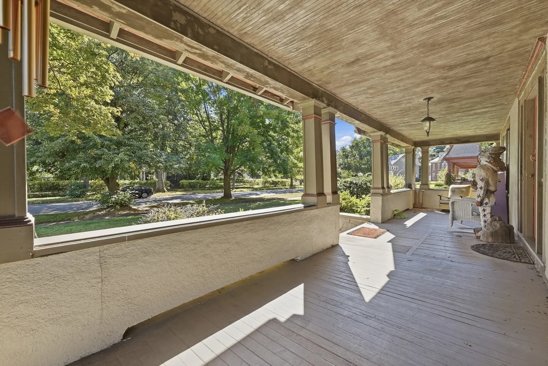 Photo of 98 Bellevue Ave