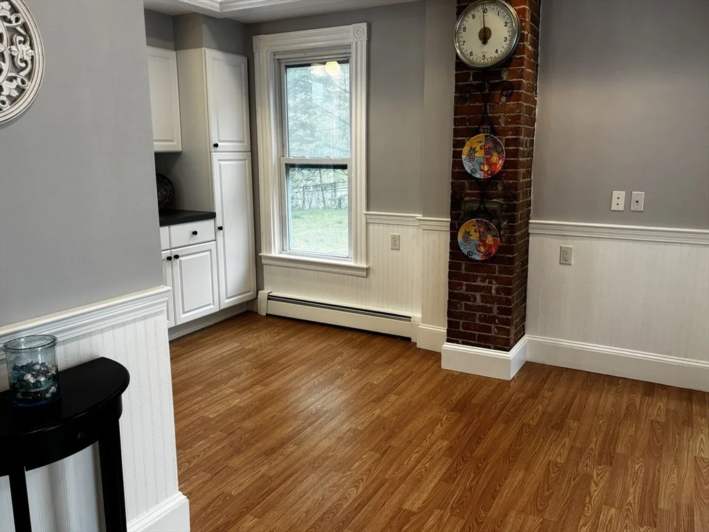 Photo of 1048 Main St