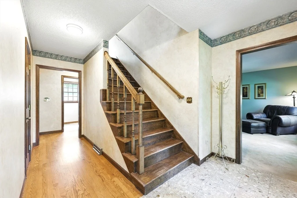 Photo of 2 Cedar Oak Dr